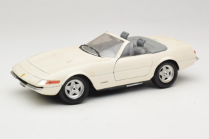 Ferrari 365 GTS/4 Spider Blanc Techno Giodi 1:18 40028 Métal Moulé