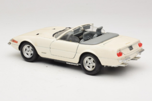 Ferrari 365 GTS/4 Spider Blanc Techno Giodi 1:18 40028 Métal Moulé — image 7 sur 8