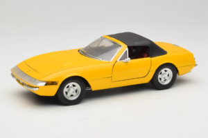 Ferrari 365 GTS Jaune Avec Toit Noir Solido 1:18 8018 Métal Moulé