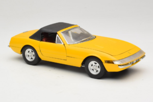 Ferrari 365 GTS Jaune Avec Toit Noir Solido 1:18 8018 Métal Moulé — image 6 sur 8