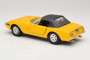 Ferrari 365 GTS Jaune Avec Toit Noir Solido 1:18 8018 Métal Moulé — image 7 sur 8