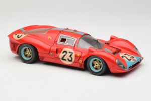 Ferrari 412P #23 W. Mairesse / J. Beurlys Le Mans 1967 Rouge Revell 1:18 48826 Métal Moulé — image 6 sur 8