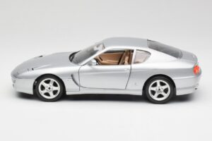 Ferrari 456 GT Argent Bburago 1:18 3036-M2 Métal Moulé — image 4 sur 8