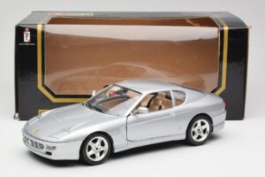 Ferrari 456 GT Argent Bburago 1:18 3036-M2 Métal Moulé — image 8 sur 8