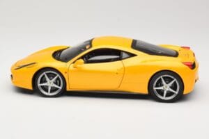 Ferrari 458 Italia Jaune Hot Wheels 1:18 P9894 Métal Moulé — image 4 sur 8