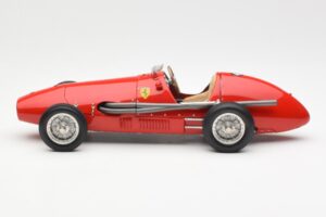 Ferrari 500 F2 #1 A. Ascari F1 Double World Champion 1952-1953 CMC 1:18 M-056 Métal Moulé — image 3 sur 6