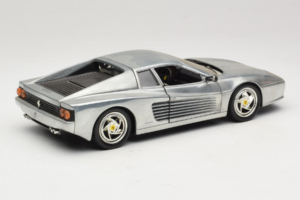 Ferrari 512M Chrome Silver Hot Wheels 1:18 25739 Métal Moulé — image 3 sur 8