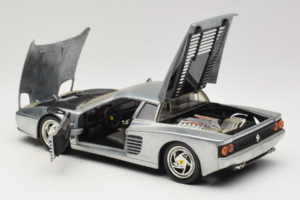 Ferrari 512M Chrome Silver Hot Wheels 1:18 25739 Métal Moulé — image 5 sur 8