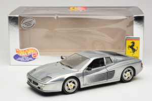 Ferrari 512M Chrome Silver Hot Wheels 1:18 25739 Métal Moulé — image 8 sur 8
