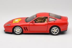 Ferrari 550 Maranello 22 Jahre Ferrari Model Club Rouge Bburago 1:18 3064-P2 Métal Moulé — image 4 sur 8