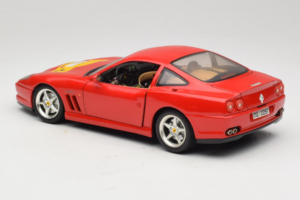Ferrari 550 Maranello 22 Jahre Ferrari Model Club Rouge Bburago 1:18 3064-P2 Métal Moulé — image 7 sur 8