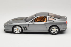 Ferrari 550 Maranello 25 Jahre Ferrari Model Club Argent 2e Version Bburago 1:18 3064-S1 Métal Moulé — image 4 sur 8
