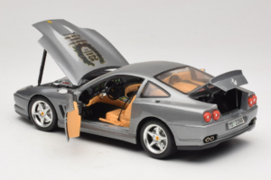 Ferrari 550 Maranello 25 Jahre Ferrari Model Club Argent 2e Version Bburago 1:18 3064-S1 Métal Moulé — image 5 sur 8