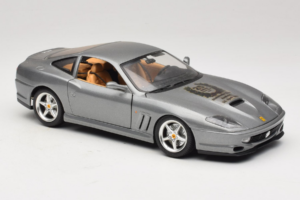 Ferrari 550 Maranello 25 Jahre Ferrari Model Club Argent 2e Version Bburago 1:18 3064-S1 Métal Moulé — image 6 sur 8