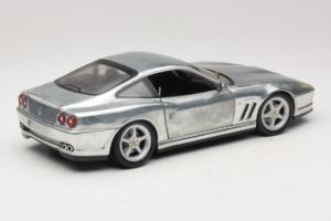 Ferrari 550 Maranello Chrome Silver Hot Wheels 1:18 25740 Métal Moulé — image 3 sur 8