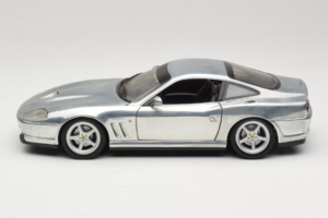 Ferrari 550 Maranello Chrome Silver Hot Wheels 1:18 25740 Métal Moulé — image 4 sur 8