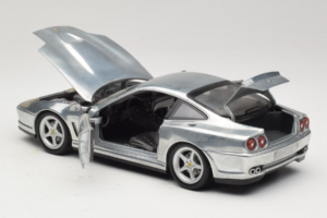 Ferrari 550 Maranello Chrome Silver Hot Wheels 1:18 25740 Métal Moulé — image 5 sur 8