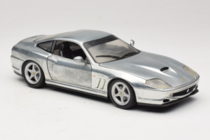 Ferrari 550 Maranello Chrome Silver Hot Wheels 1:18 25740 Métal Moulé — image 6 sur 8
