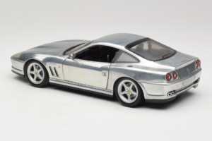 Ferrari 550 Maranello Chrome Silver Hot Wheels 1:18 25740 Métal Moulé — image 7 sur 8