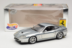 Ferrari 550 Maranello Chrome Silver Hot Wheels 1:18 25740 Métal Moulé — image 8 sur 8