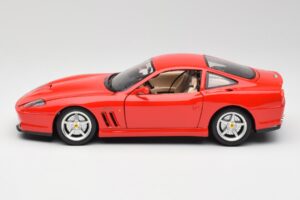 Ferrari 550 Maranello Rouge Bburago 1:18 3064 Métal Moulé — image 4 sur 8