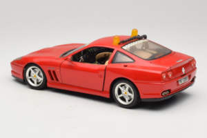 Ferrari 550 Maranello Safety Car Rosso Corsa Bburago 1:18 3064-P1 Métal Moulé — image 7 sur 8