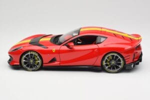 Ferrari 812 Competizione Rosso Corsa Avec Bandes Jaunes Bburago 1:18 18-16915 Métal Moulé — image 4 sur 8