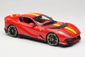 Ferrari 812 Competizione Rosso Corsa Avec Bandes Jaunes Bburago 1:18 18-16915 Métal Moulé — image 6 sur 8