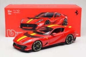Ferrari 812 Competizione Rosso Corsa Avec Bandes Jaunes Bburago 1:18 18-16915 Métal Moulé — image 8 sur 8
