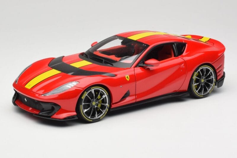 Ferrari 812 Competizione Rosso Corsa Avec Bandes Jaunes Bburago 1:18 18-16915 Métal Moulé