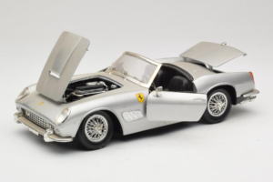 Ferrari California Cabriolet Argent Tonka 1:18 01109-S1 Métal Moulé — image 2 sur 8