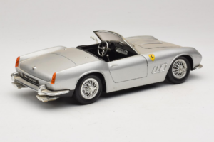 Ferrari California Cabriolet Argent Tonka 1:18 01109-S1 Métal Moulé — image 3 sur 8