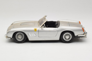 Ferrari California Cabriolet Argent Tonka 1:18 01109-S1 Métal Moulé — image 4 sur 8