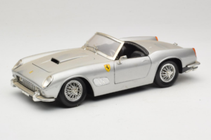 Ferrari California Cabriolet Argent Tonka 1:18 01109-S1 Métal Moulé