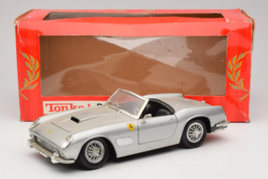 Ferrari California Cabriolet Argent Tonka 1:18 01109-S1 Métal Moulé — image 8 sur 8