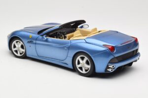 Ferrari California Bleu Clair Hot Wheels 1:18 N2043 Métal Moulé — image 7 sur 8