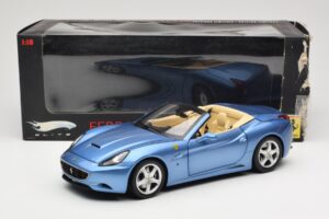 Ferrari California Bleu Clair Hot Wheels 1:18 N2043 Métal Moulé — image 8 sur 8