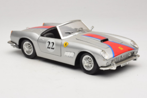 Ferrari California #22 Argent Bande Rouge 1966 Tonka 1:18 01109-S2 Métal Moulé — image 6 sur 8