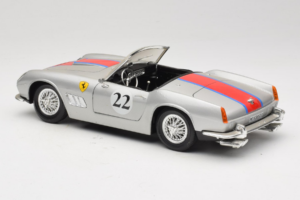 Ferrari California #22 Argent Bande Rouge 1966 Tonka 1:18 01109-S2 Métal Moulé — image 7 sur 8