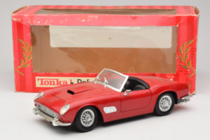 Ferrari California Cabriolet Rouge Tonka 1:18 01109-P1 Métal Moulé — image 8 sur 8