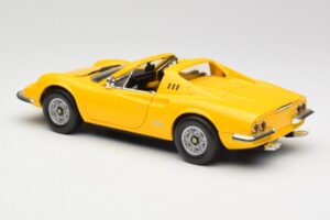 Ferrari Dino 246 GTS Jaune Hot Wheels 1:18 23920 Métal Moulé — image 7 sur 8