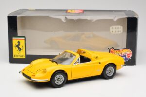 Ferrari Dino 246 GTS Jaune Hot Wheels 1:18 23920 Métal Moulé — image 8 sur 8