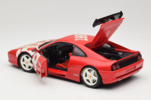 Ferrari F355 Berlinetta Rouge avec roues blanches UT Models 1:18 180074020-P2 Métal Moulé — image 5 sur 8