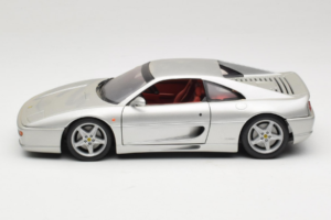 Ferrari F355 Berlinetta Argent UT Models 1:18 180074020-S1 Métal Moulé — image 4 sur 8