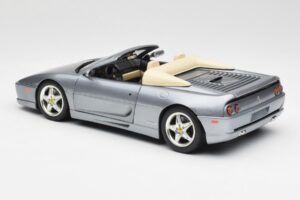 Ferrari F355 Spider Argent Hot Wheels 1:18 23907-M1 Métal Moulé — image 7 sur 8