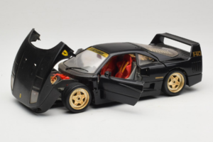 Ferrari F40 Noir avec Roues Or Bburago 1:18 3032-B2 Métal Moulé — image 2 sur 8