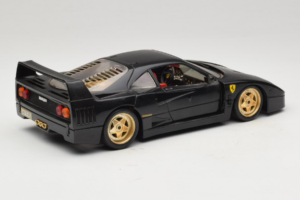 Ferrari F40 Noir avec Roues Or Bburago 1:18 3032-B2 Métal Moulé — image 3 sur 8
