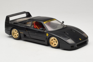 Ferrari F40 Noir avec Roues Or Bburago 1:18 3032-B2 Métal Moulé — image 6 sur 8