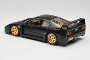 Ferrari F40 Noir avec Roues Or Bburago 1:18 3032-B2 Métal Moulé — image 7 sur 8