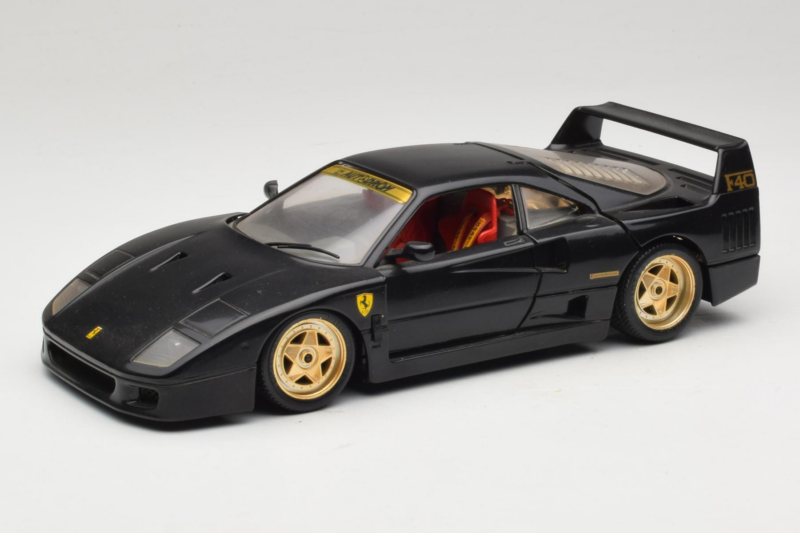 Ferrari F40 Noir avec Roues Or Bburago 1:18 3032-B2 Métal Moulé